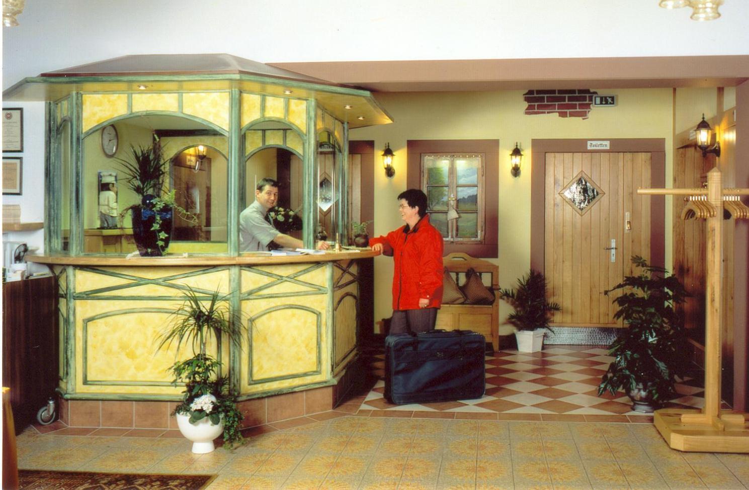 Hotel Zur Krone Birresborn Esterno foto